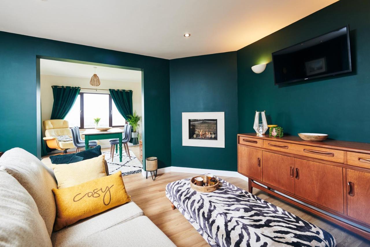 Maes Y Mel- A Couples, Pet Friendly, Rural Romantic Getaway With Countryside Views Gellywen エクステリア 写真